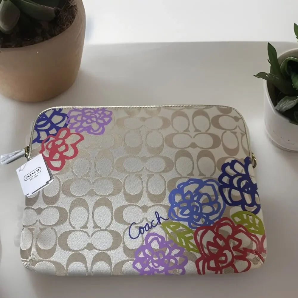 NEW Rare Coach Daisy Applique iPad / Tablet Crossbody Case # F63818